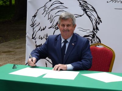 Podpisanie Deklaracji poparcia inicjatywy utworzenia w Pałacu w Dębinkach Muzeum Cypriana Norwida., foto nr 3, 