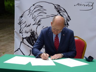 Podpisanie Deklaracji poparcia inicjatywy utworzenia w Pałacu w Dębinkach Muzeum Cypriana Norwida., foto nr 11, 