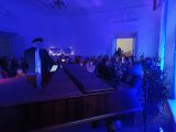 Koncert "Narodzenie-pastorałki świata" w wykonaniu Magdaleny Howorskiej oraz Macieja Fortuny. Występy dzieci i młodzieży z terenu gminy Zabrodzie., foto nr 1, 
